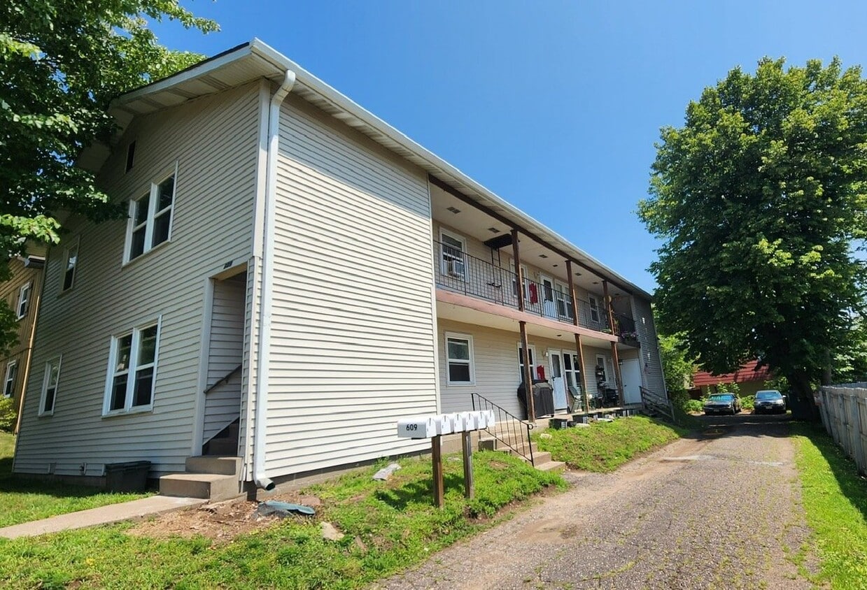 609 Mt Nemo Ave Unit 5, Eau Claire, WI 54703 Room for Rent in Eau