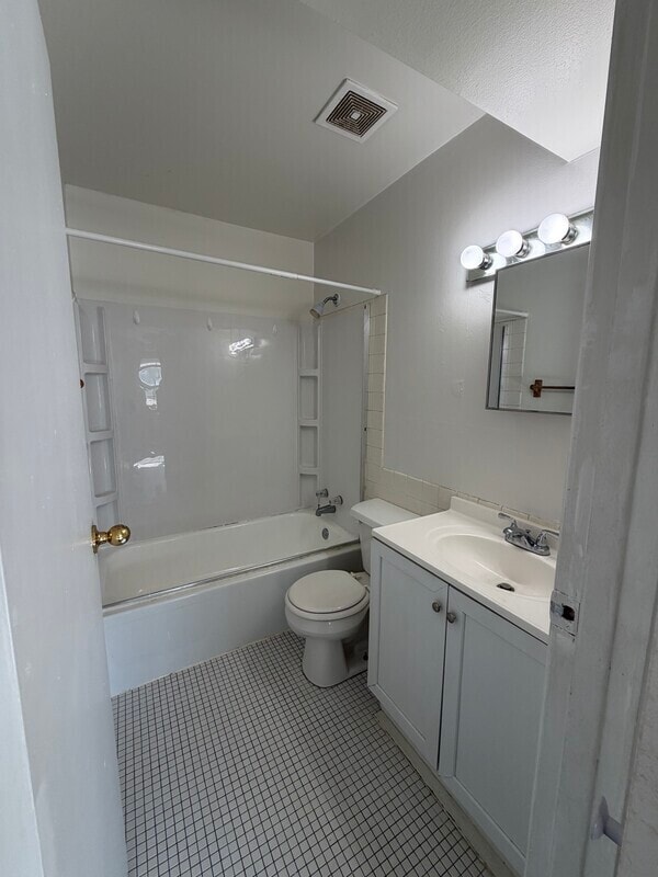 Building Photo - 1450 Meadowview Dr
