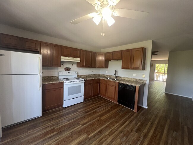 Foto del edificio - 8238 Woodland Dr