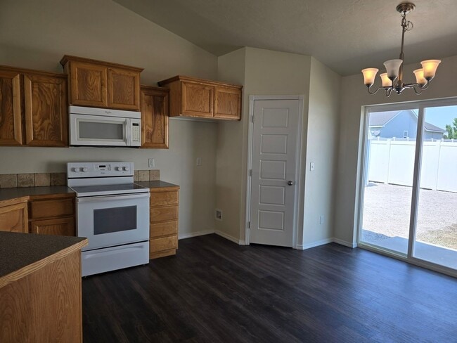 Building Photo - For Rent: 3 Bedroom, 2 Bath Home – $1,900/month