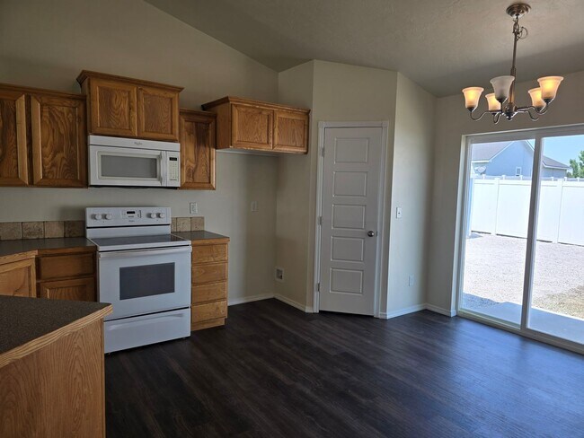 Foto del edificio - For Rent: 3 Bedroom, 2 Bath Home – $1,900/month