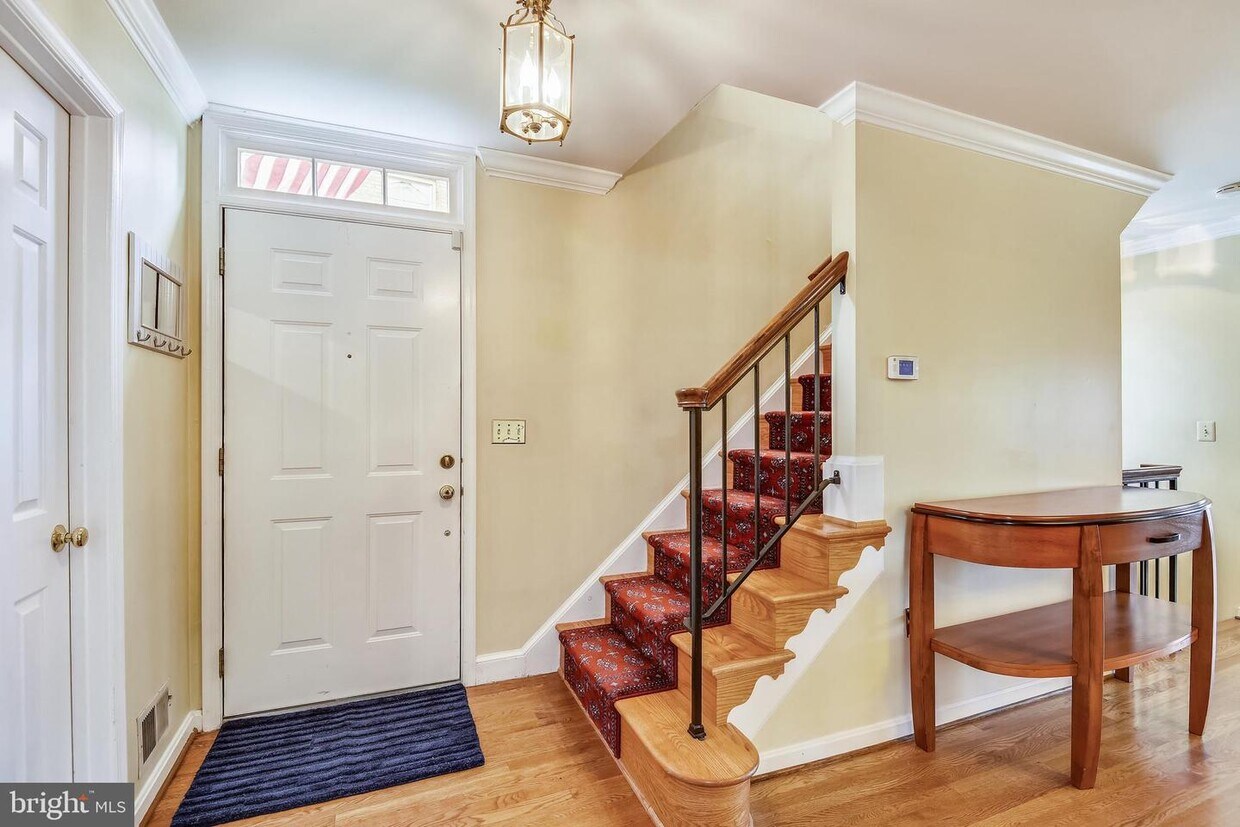 Primary Photo - 236 Gretna Green Ct
