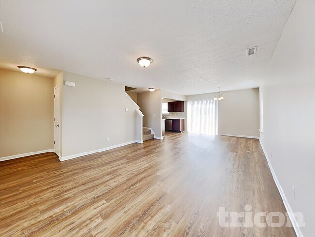 Foto del edificio - 2419 Pinebark Dr