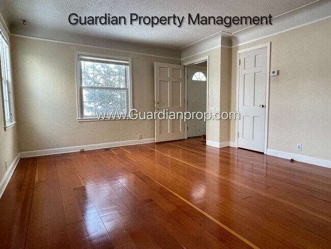 Foto del edificio - 4618-4620 Cedar Ave S