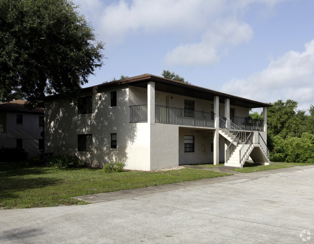 Primary Photo - Sleepy Oaks Apartments