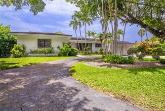 Building Photo - 740 Jeronimo Dr