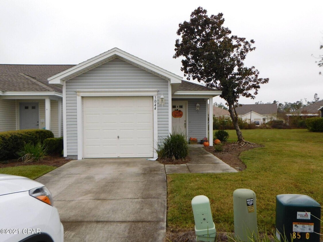 3044 Meadow St, Lynn Haven, FL 32444 Townhome Rentals in Lynn Haven FL