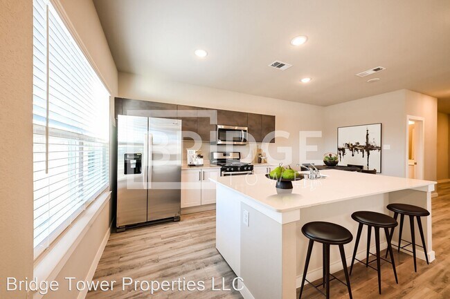 Foto del edificio - 4 br, 2.5 bath House - 4430 Lassen Trail