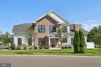 Building Photo - 2 Dogleg Ln