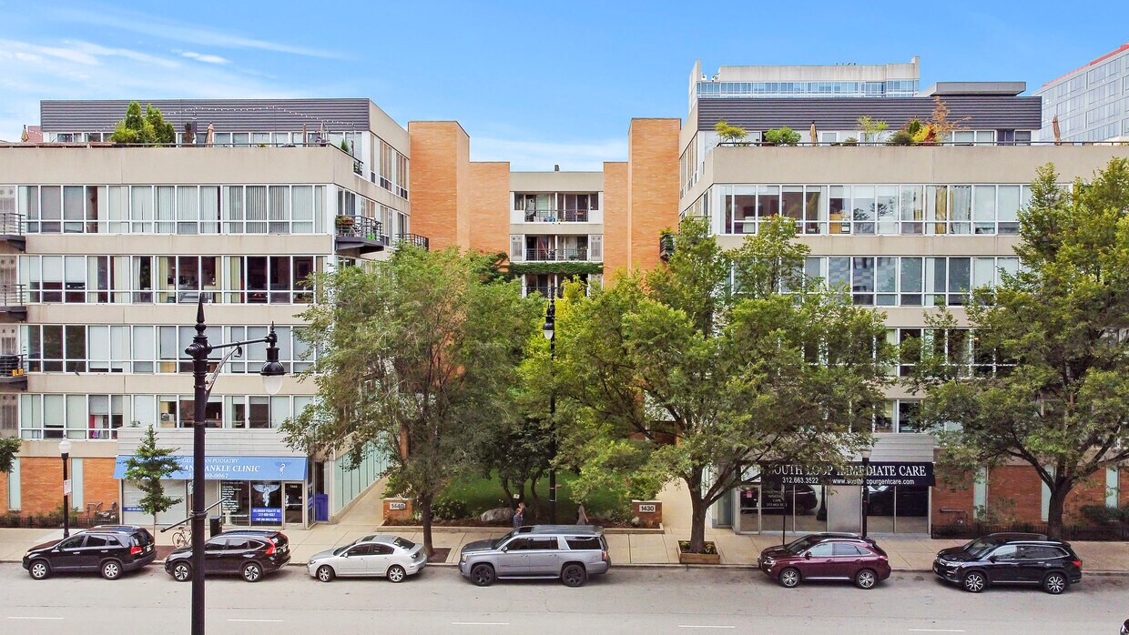 Primary Photo - 1440 S Michigan Ave
