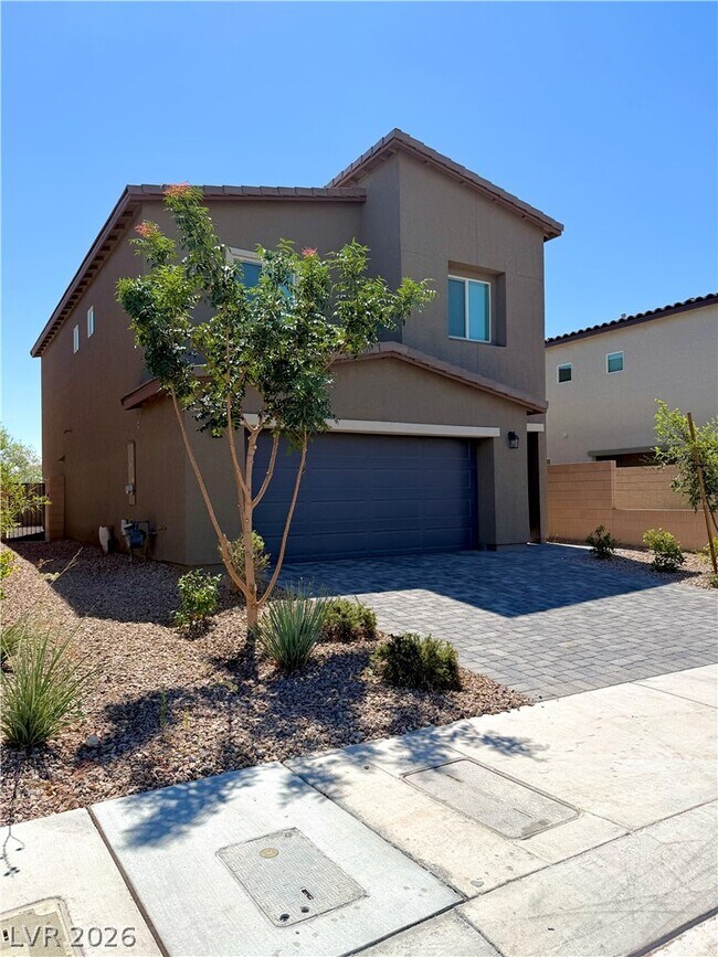 Building Photo - 5646 Mesa Sedona St