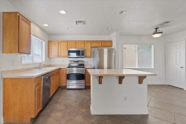 Foto del edificio - Status: Accepting Applications