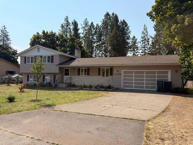 Building Photo - 1070 E Margaret Ave