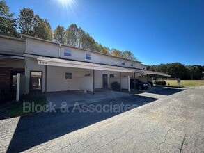 Building Photo - 802 Timberline Dr SE