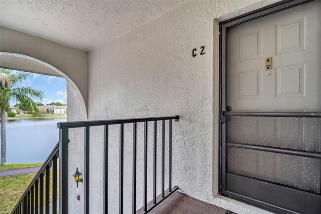Foto del edificio - 2523 Pine Ridge Way S