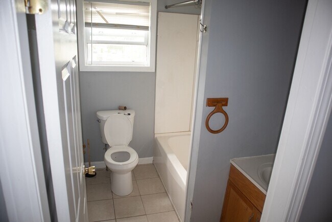 Building Photo - 185 Stevens St