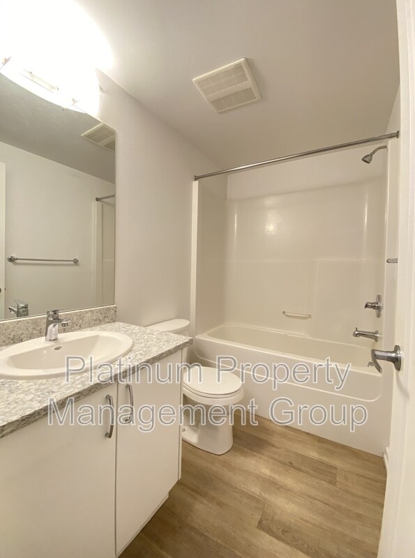 Photo du bâtiment - 450-458 8 Ave SE