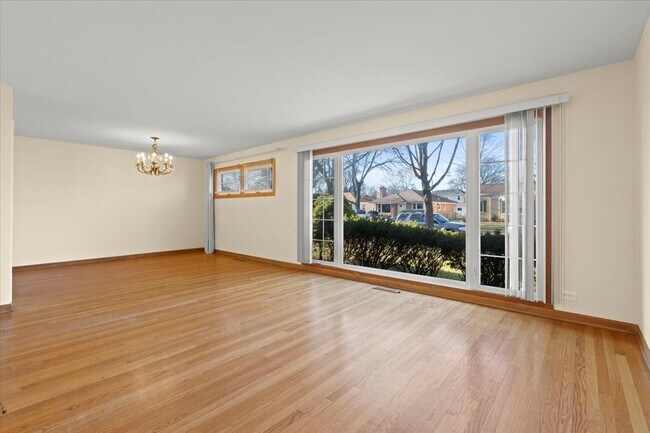 Foto del edificio - 8247 Kostner Ave