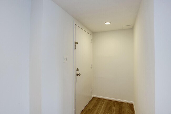 Building Photo - 1133 13th St NW