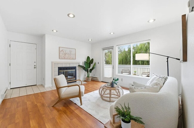 Photo - 72 Bayside Ct Apartment