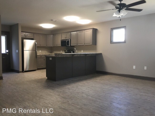 Foto del edificio - 3 br, 3 bath Room For Rent - 444 S College