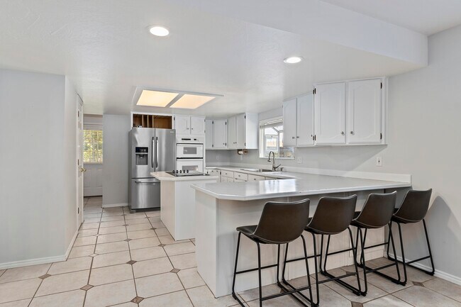 Foto del edificio - 3666 Pearblossom Cir