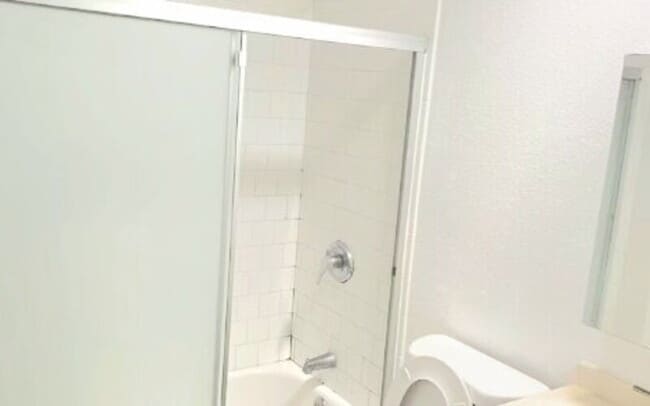 Foto del edificio - 844 W 54th St