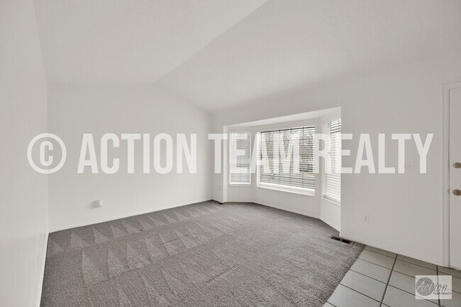 Foto del edificio - Single Family Home in Sandy!