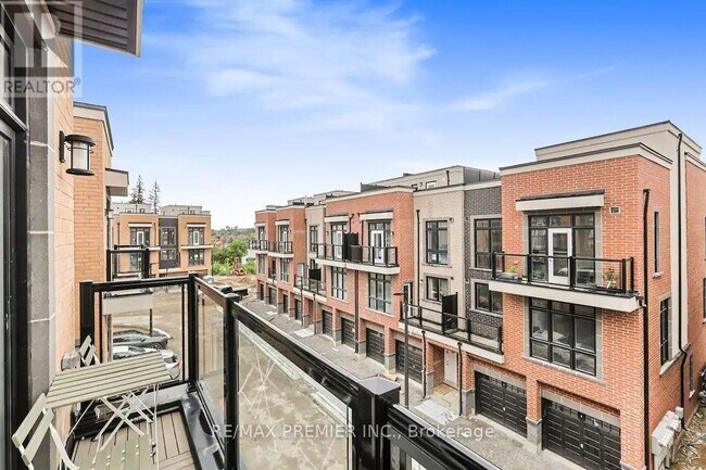 Photo du bâtiment - 6-6 Sayers Ln