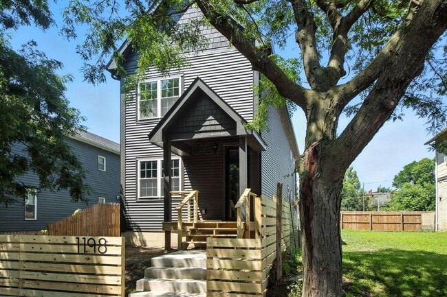 Building Photo - 1198 E Rich St