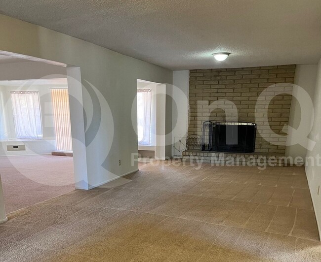 Building Photo - 570 N Villa Nueva Dr