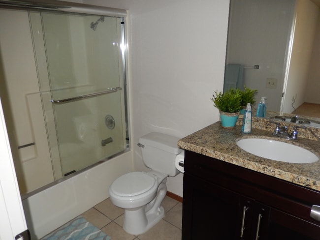 Building Photo - 1030 Agate St