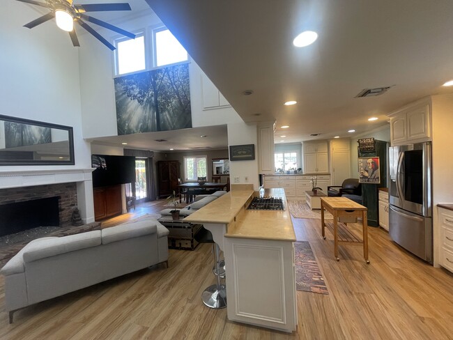 Building Photo - 5469 E Anaheim Rd