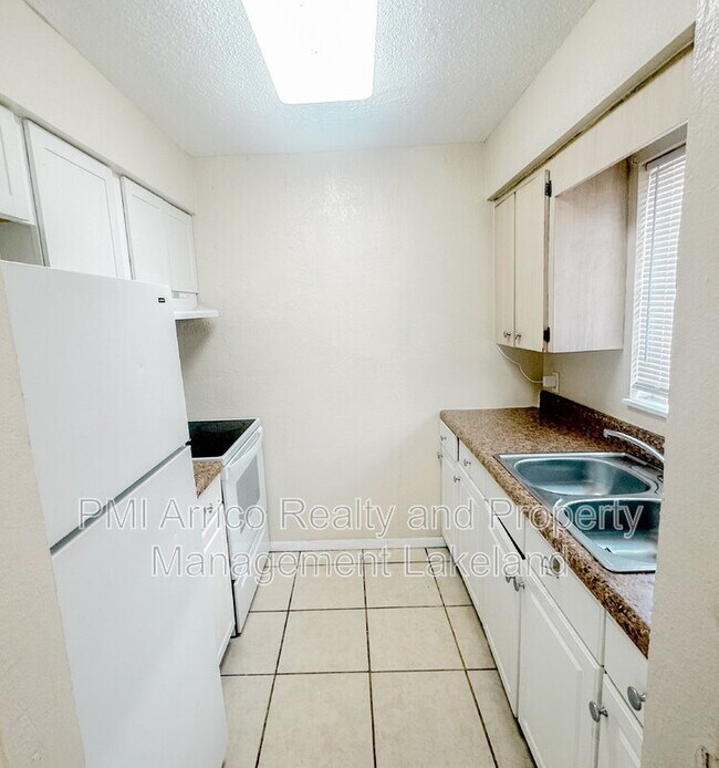 Foto del edificio - 3214 Crystal Hills Loop S