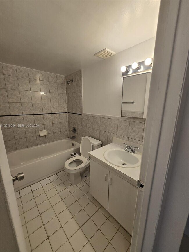 Foto del edificio - 251 NW 177th St