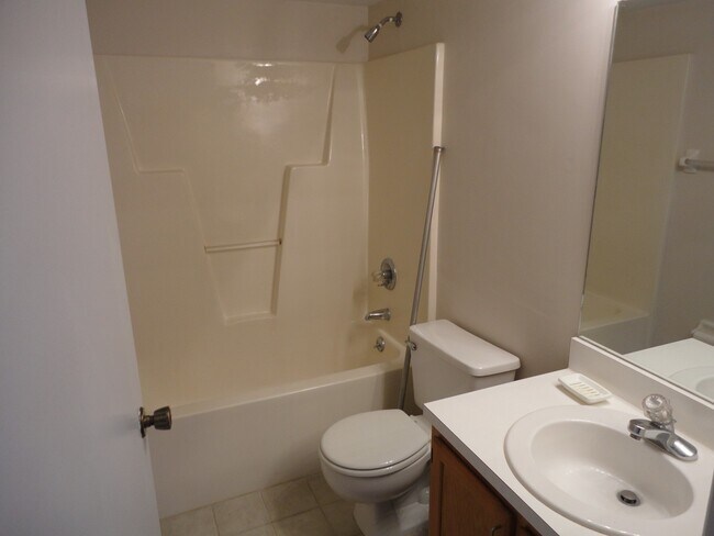Foto del edificio - 2bedroom/2 bath condo in Rockwood Villas.