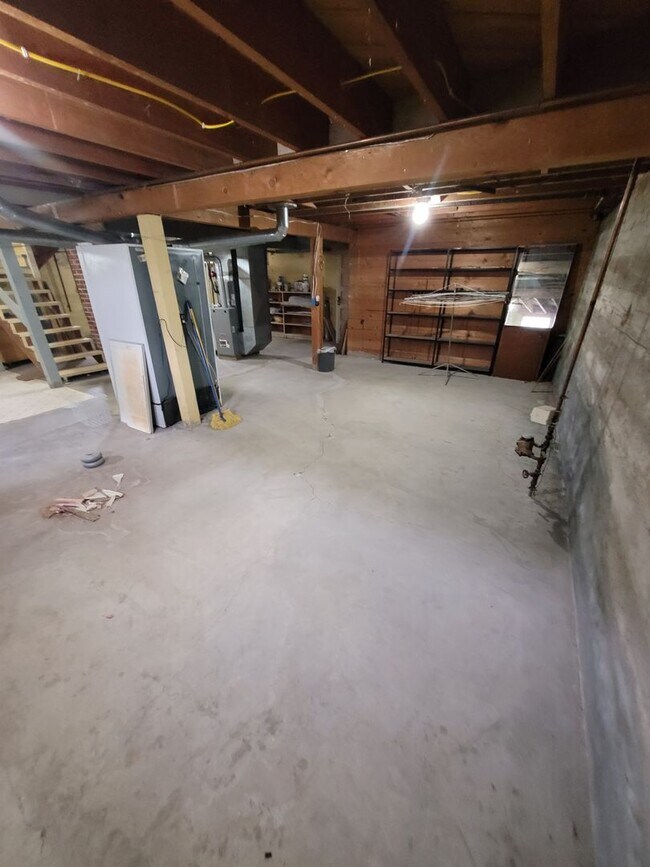 Foto del edificio - 2 bed, 1 bath corner house