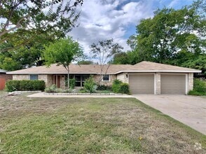 Building Photo - 9512 Meadowheath Dr
