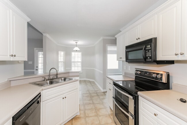 Foto del edificio - 6240 Freedom Cir