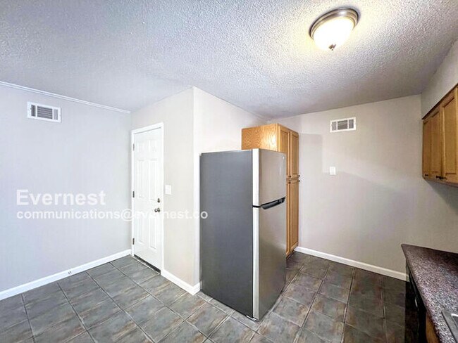 Foto del edificio - 3095 Forest Glen Dr
