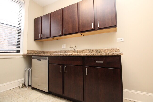 Foto del edificio - 813 W Cornelia Ave