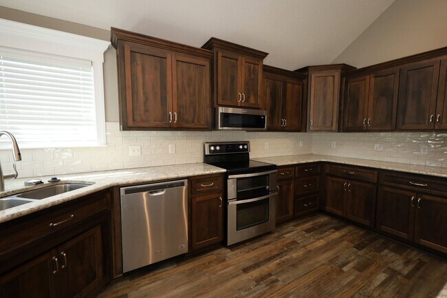 Building Photo - 124 Floyd Mcneal Dr
