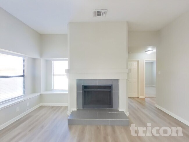 Foto del edificio - 7927 Wayside Trail