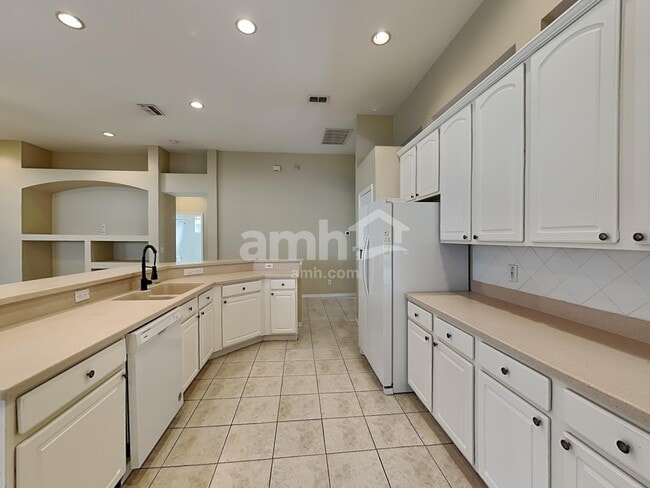 Building Photo - 17913 Timber View St