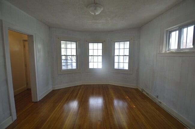 Building Photo - 61 Burr Ct