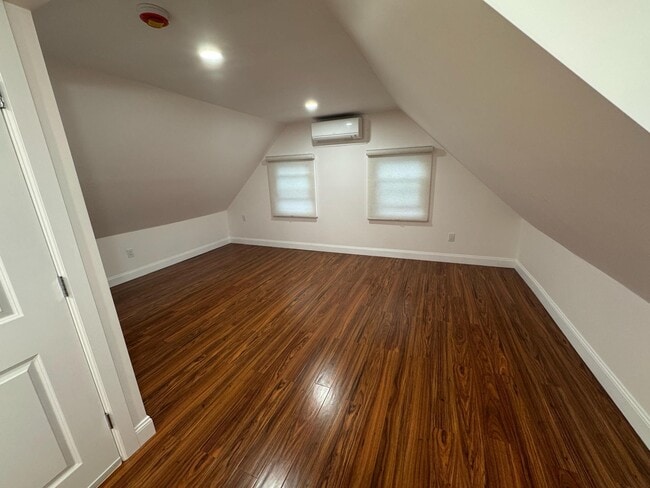 Building Photo - 7 Astronomy Ln