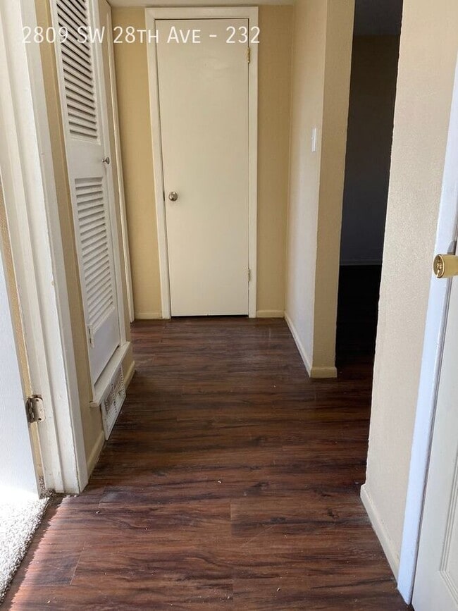 Building Photo - 2809 SW 28th Ave