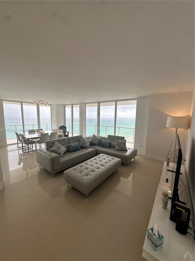 Foto del edificio - 6365 Collins Ave