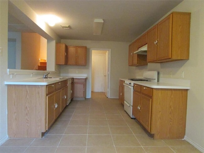 Building Photo - 8406 Village Hollow Ln