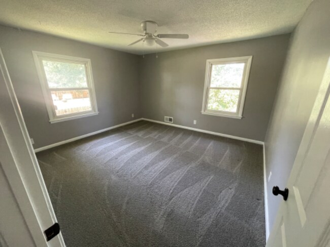 Foto del edificio - 106 W 8th St